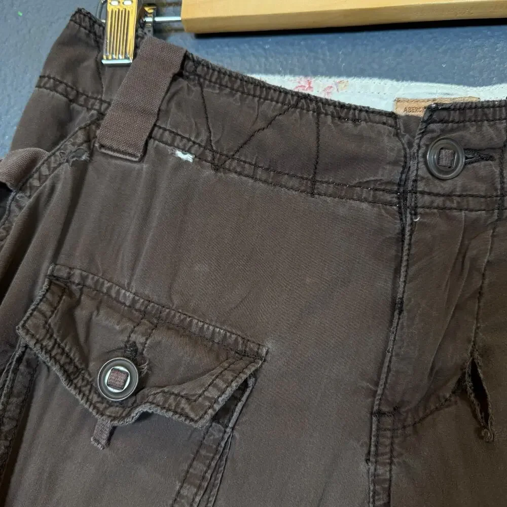Abercrombie and Fitch 29/31 brown DISTRESSED CARGO VINTAGE Y2K baggy